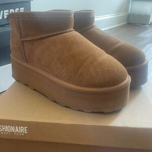 Cushionaire Hippy Platform Boots 7.5